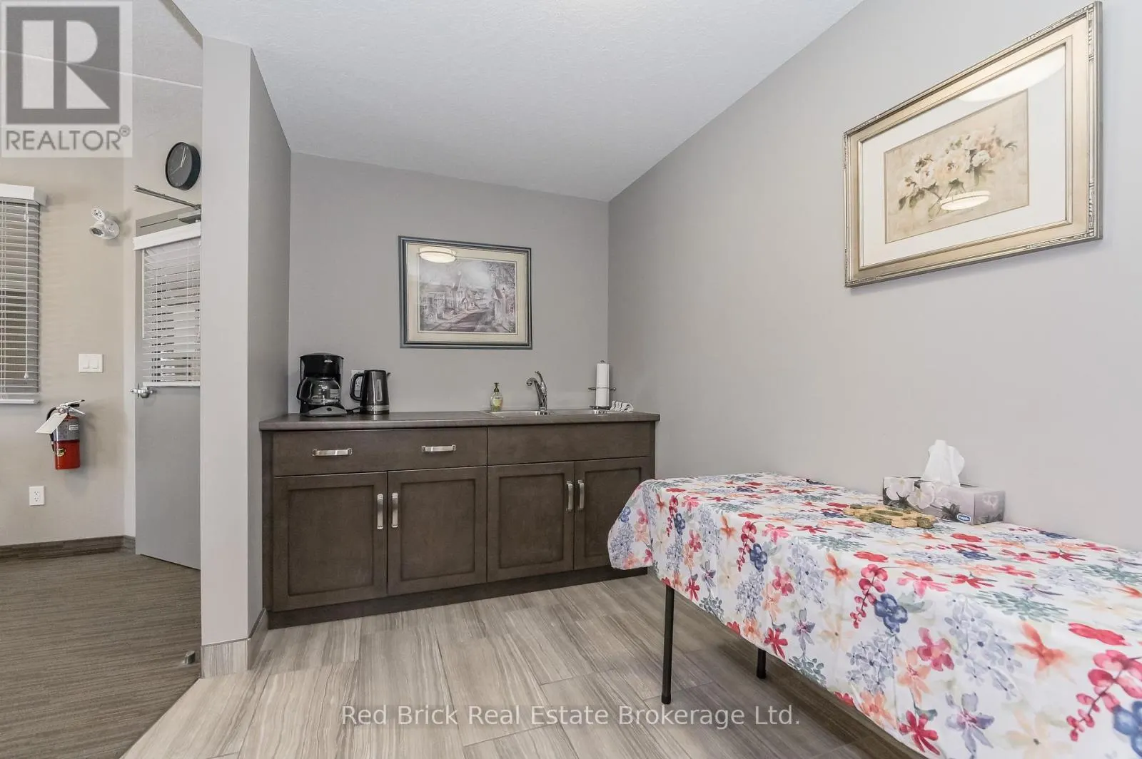 207 - 6492 GERRIE ROAD #207