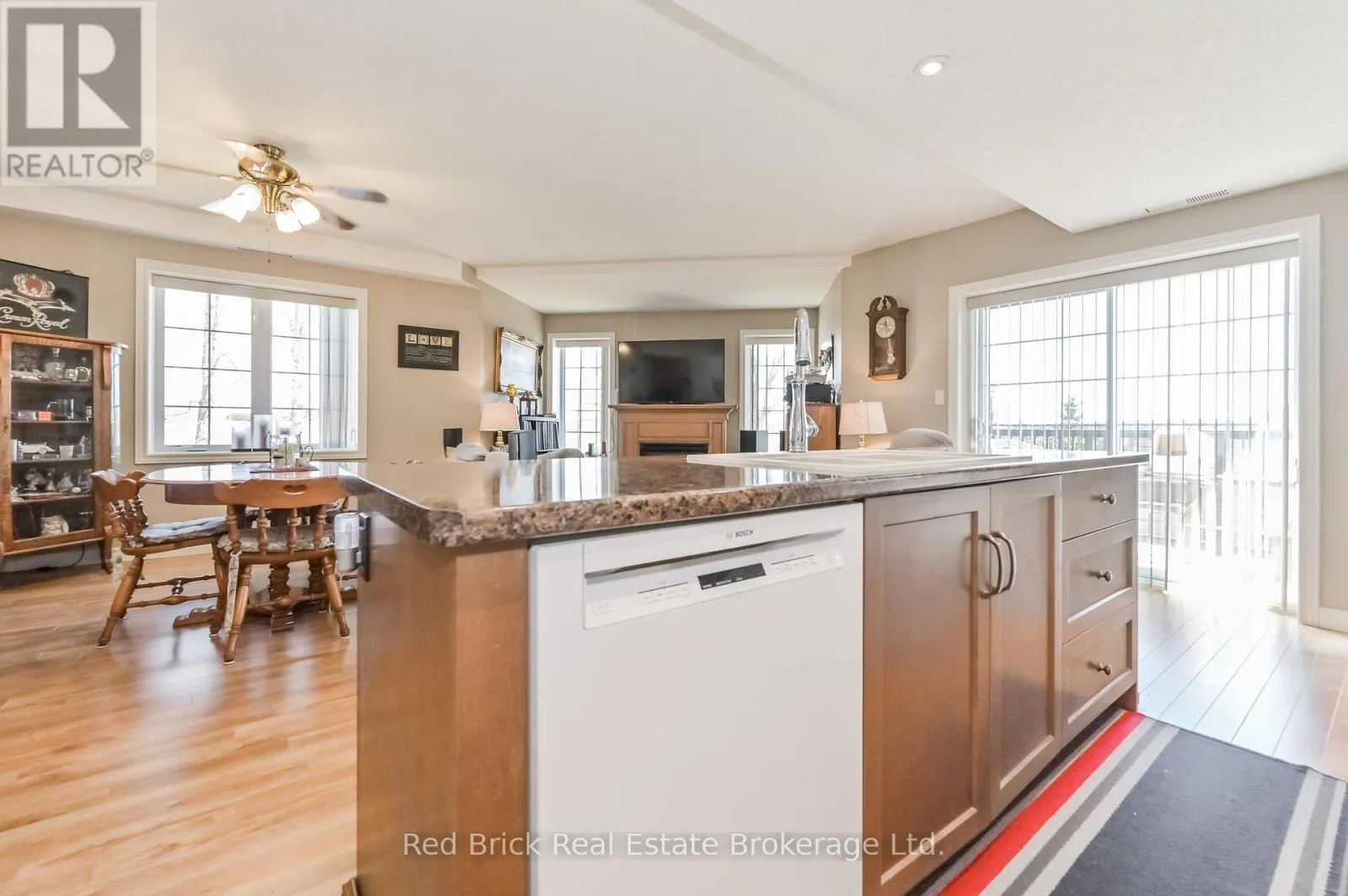 207 - 6492 GERRIE ROAD #207