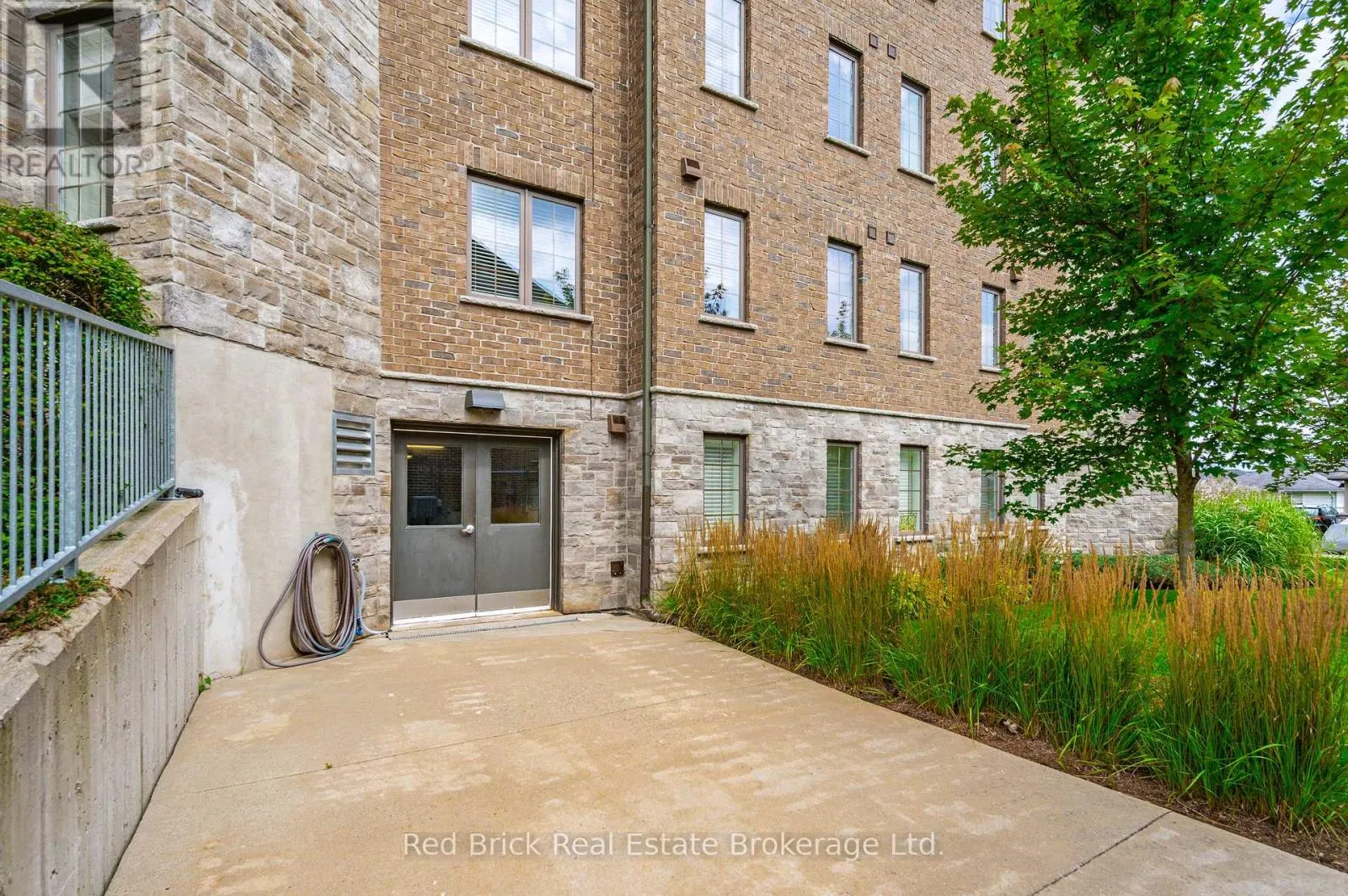 207 - 6492 GERRIE ROAD #207