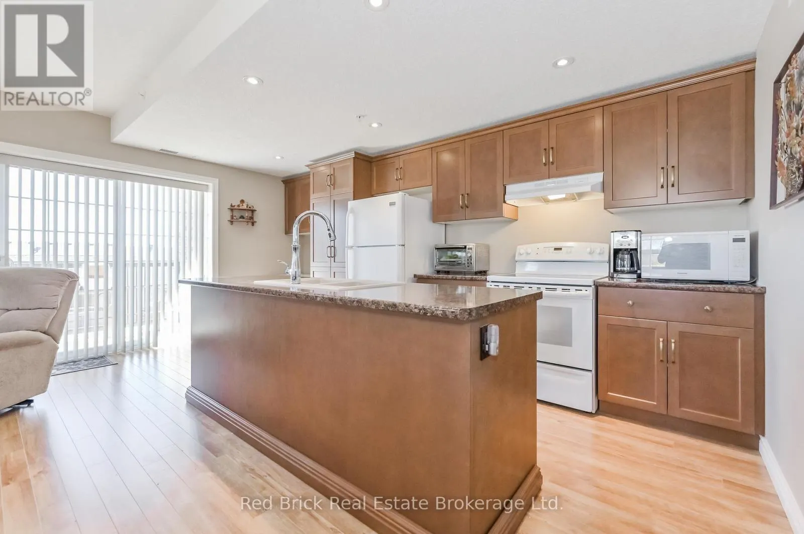 207 - 6492 GERRIE ROAD #207