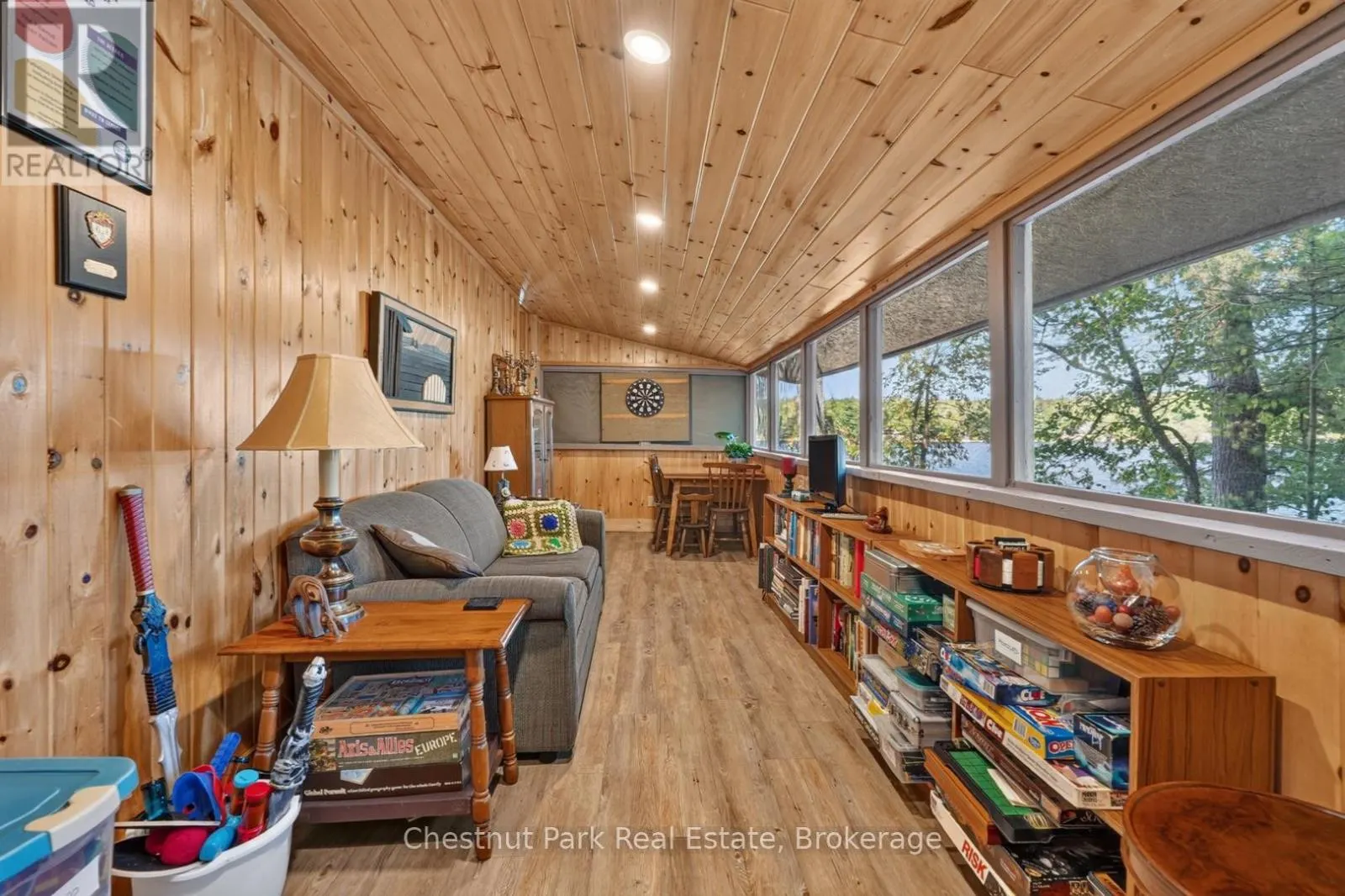1048 NORA LANE