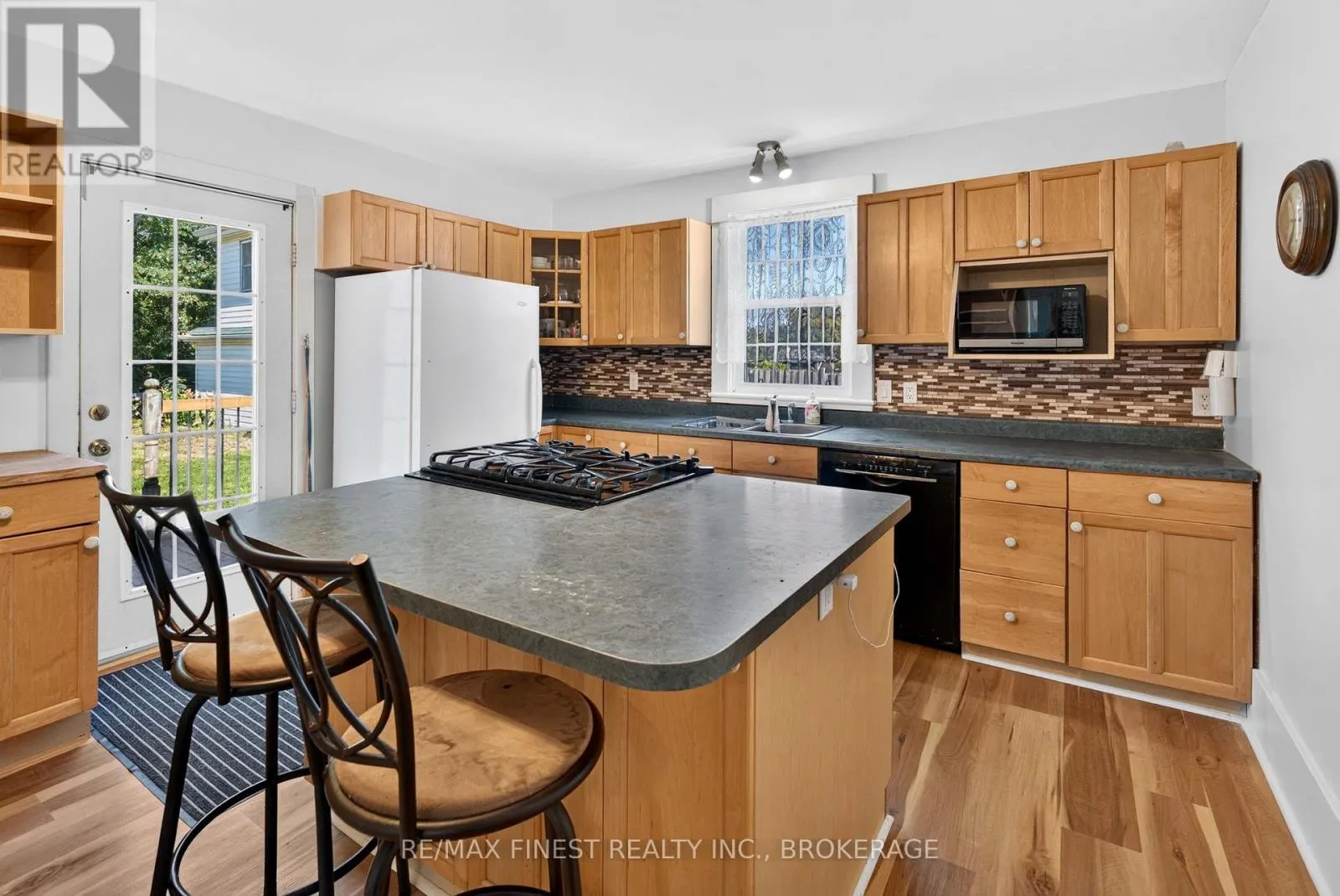 1069 SUNNYSIDE ROAD
