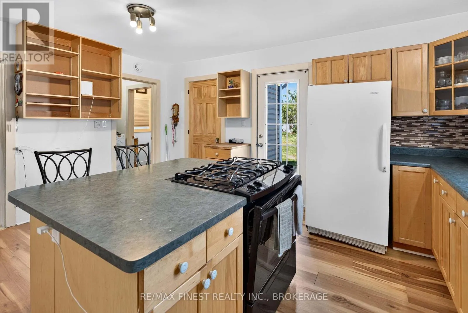 1069 SUNNYSIDE ROAD