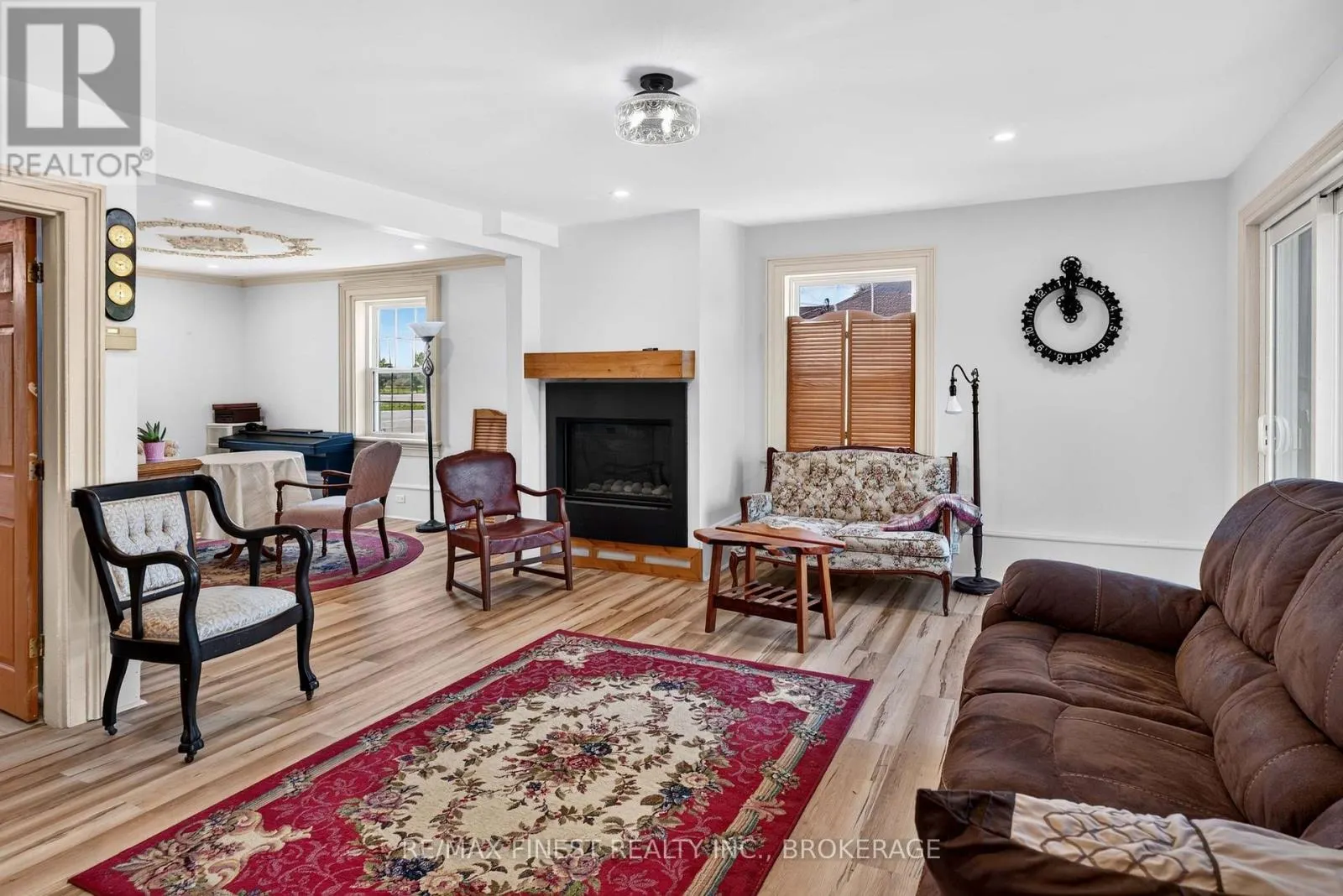 1069 SUNNYSIDE ROAD