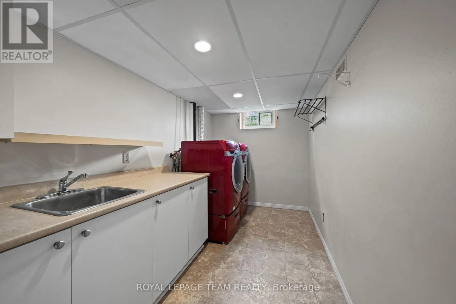 27 BALLANTRAE WAY