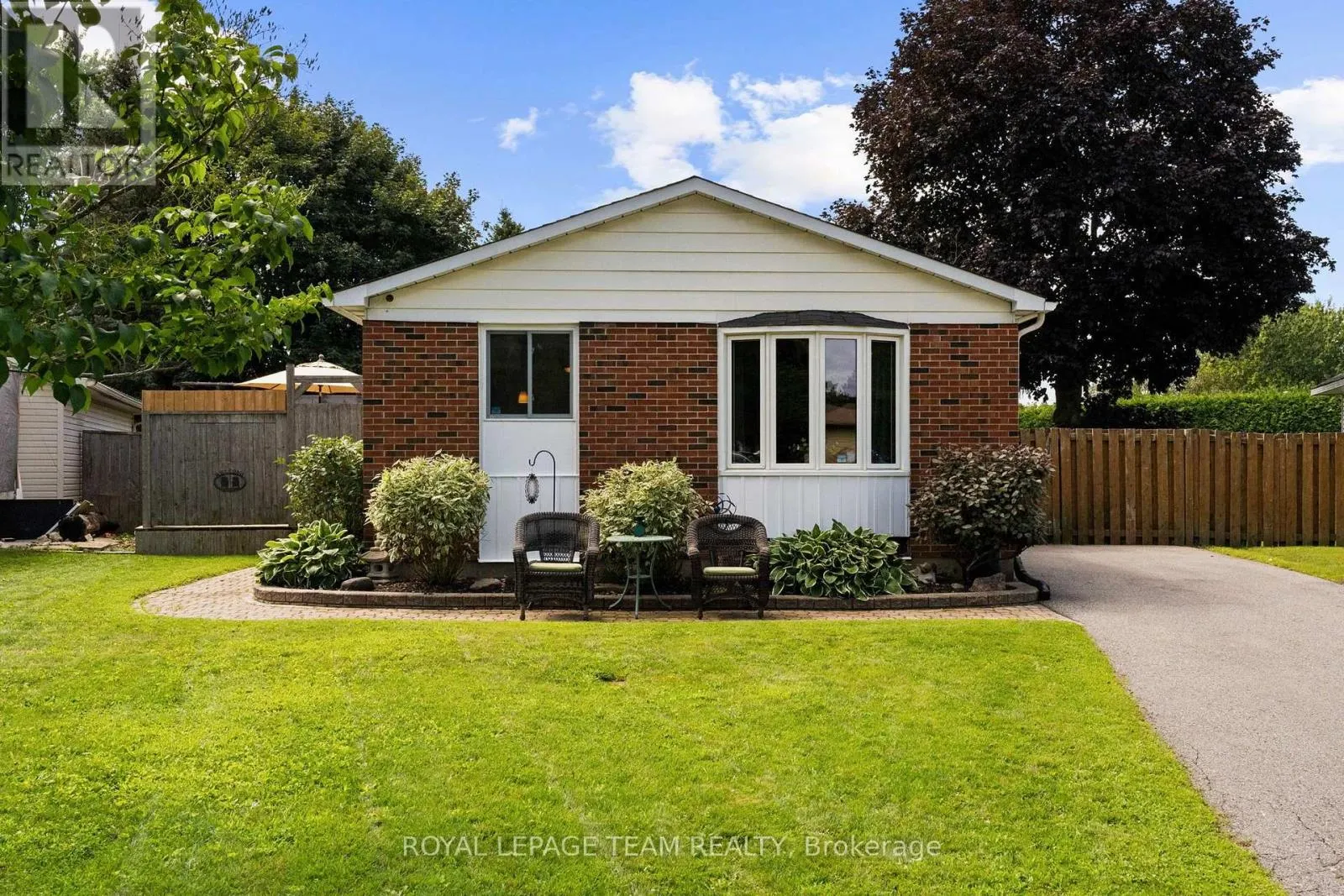 27 BALLANTRAE WAY