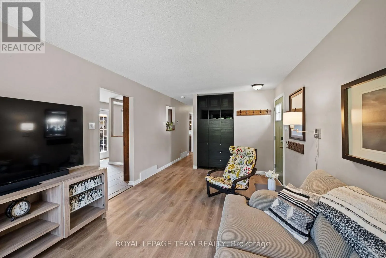 27 BALLANTRAE WAY