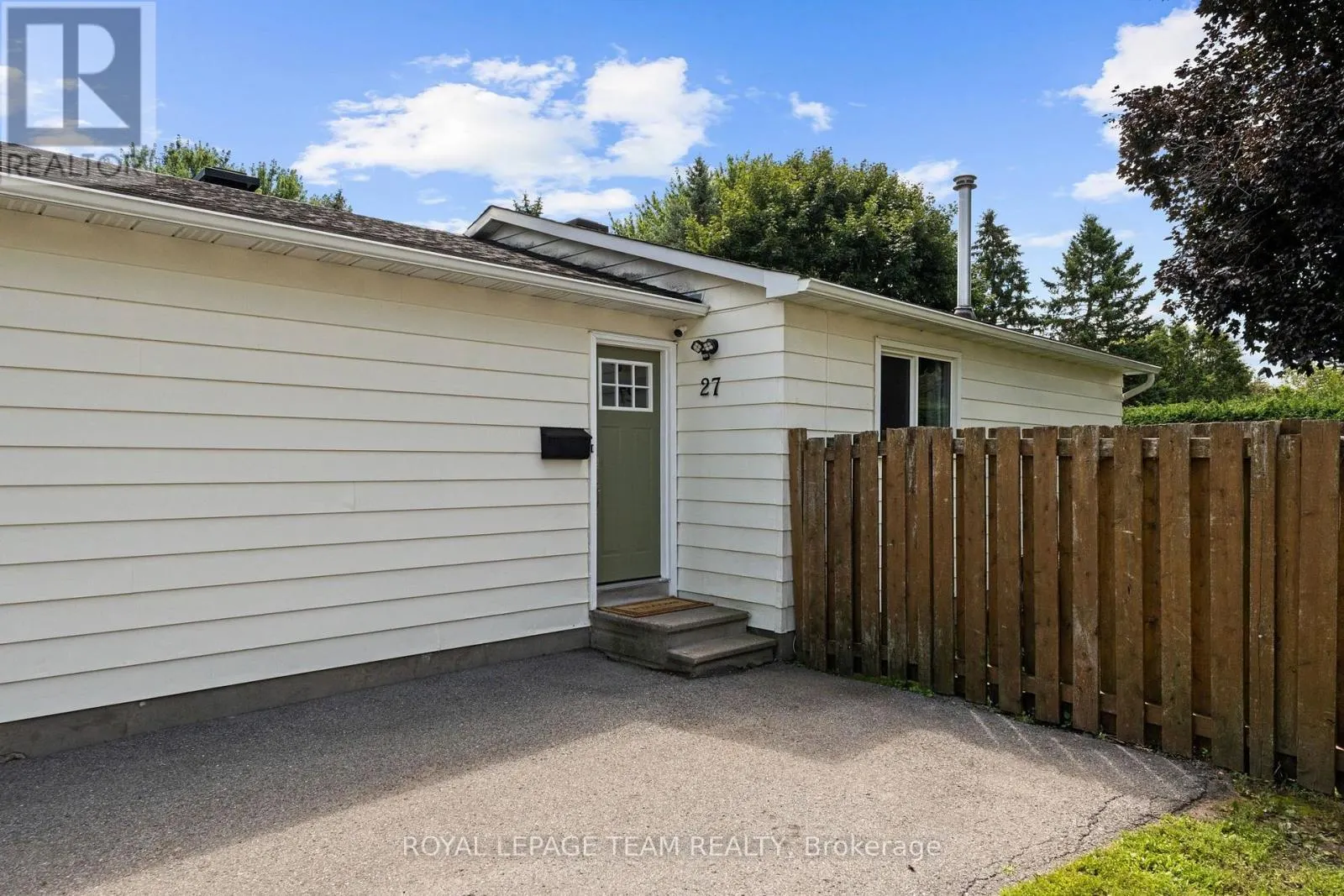 27 BALLANTRAE WAY