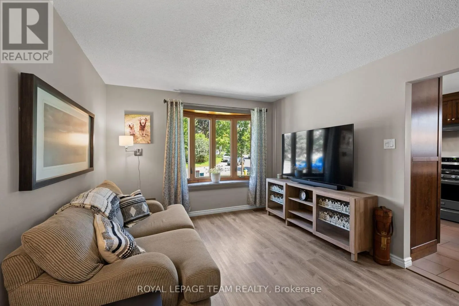 27 BALLANTRAE WAY