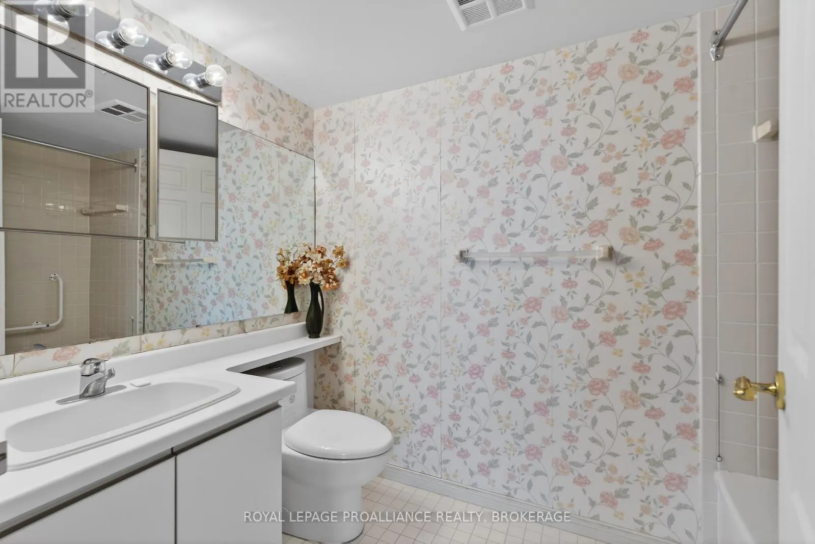 1006 - 257 BATH ROAD #1006