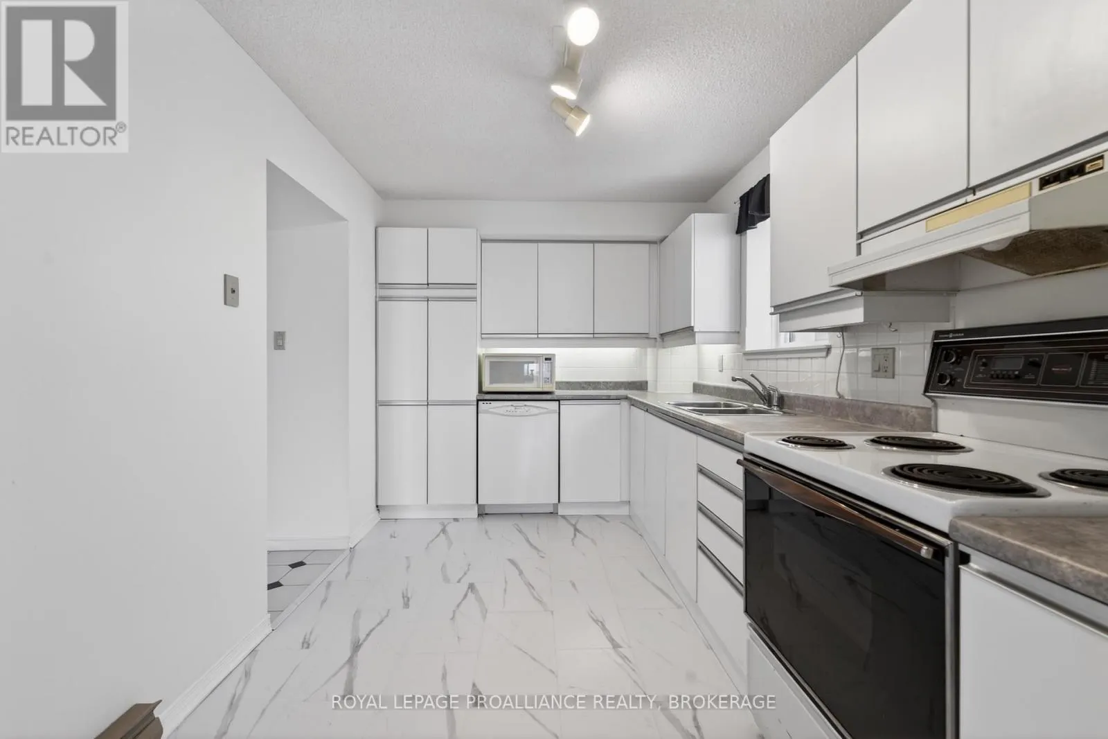 1006 - 257 BATH ROAD #1006
