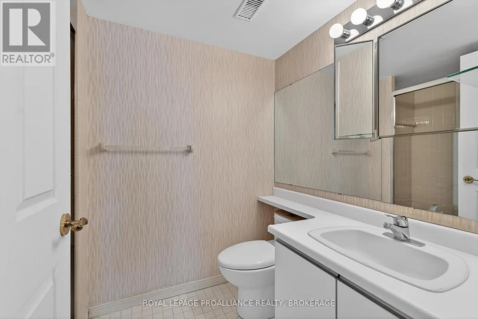 1006 - 257 BATH ROAD #1006