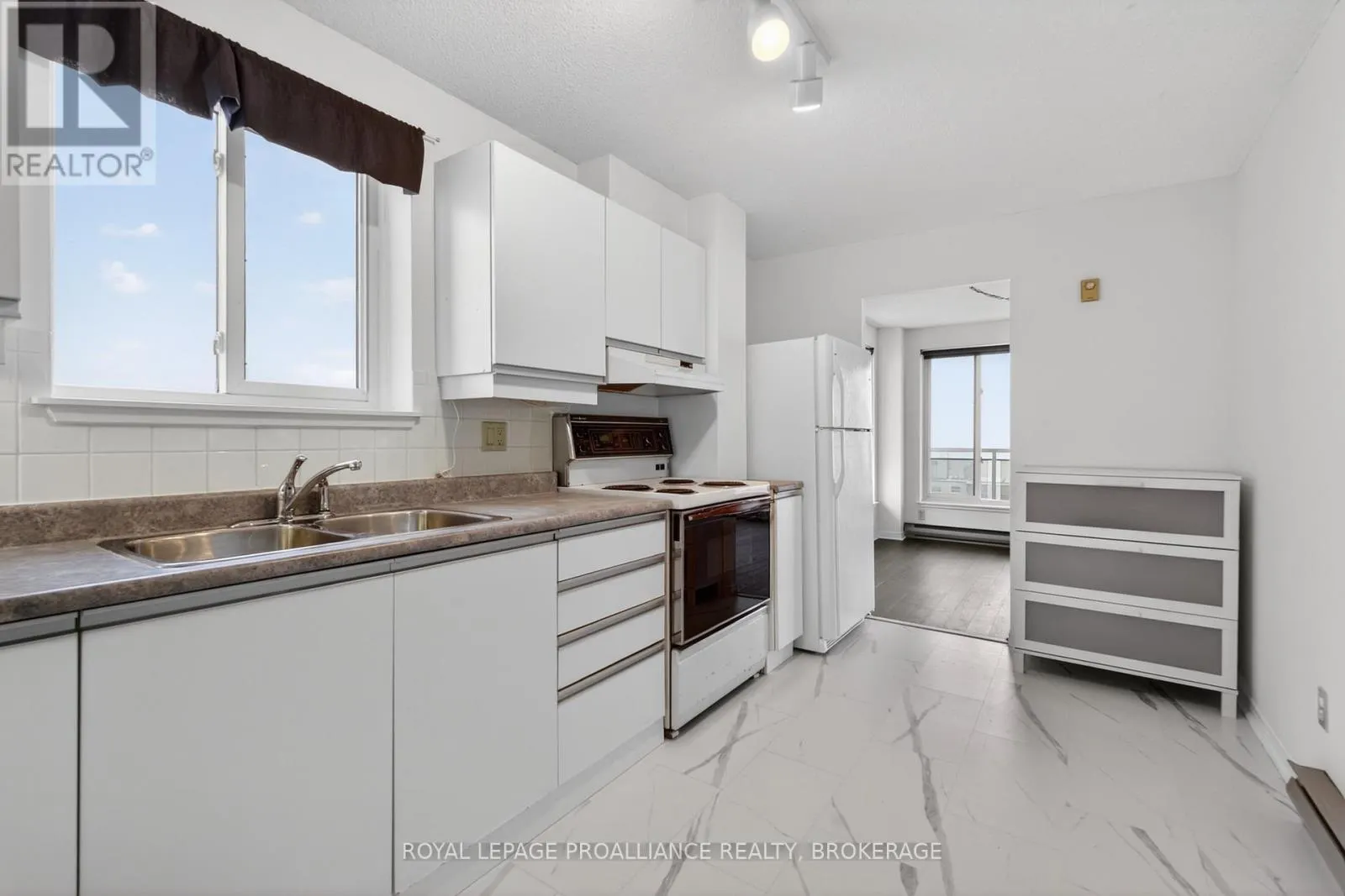 1006 - 257 BATH ROAD #1006
