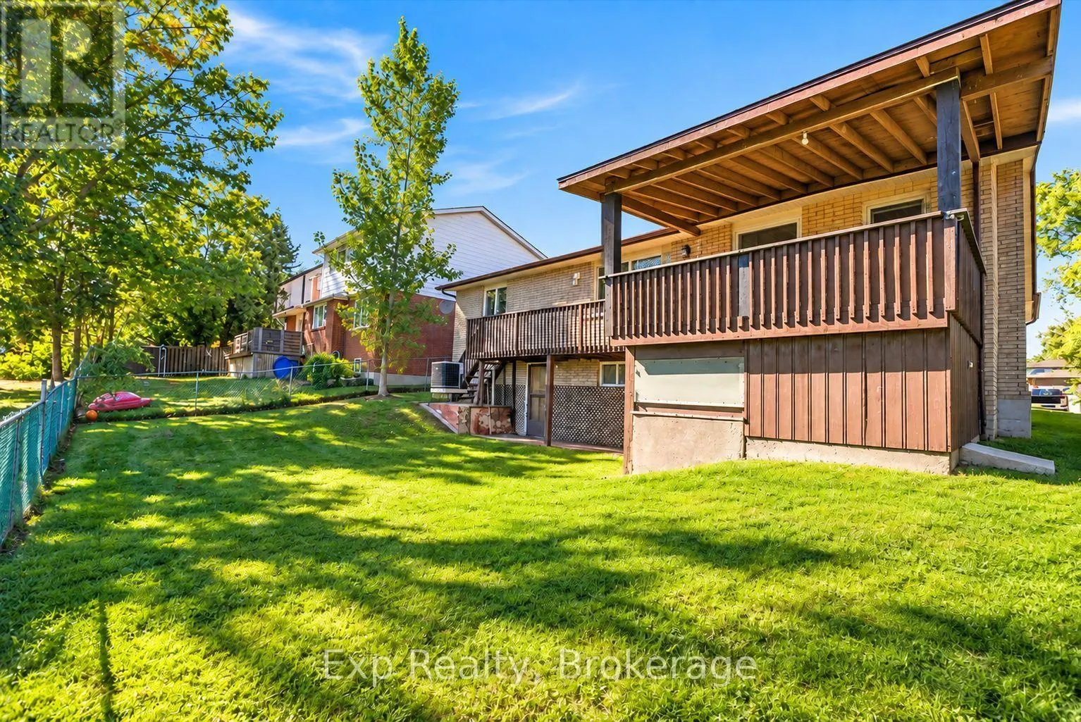 863 WEDGEWOOD COURT
