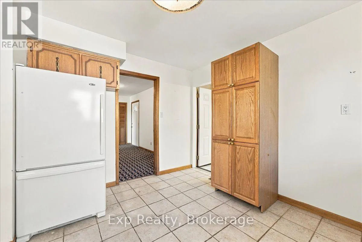 863 WEDGEWOOD COURT