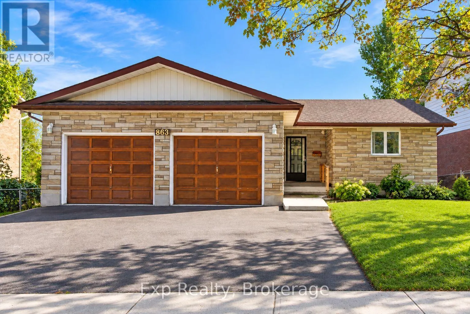 863 WEDGEWOOD COURT