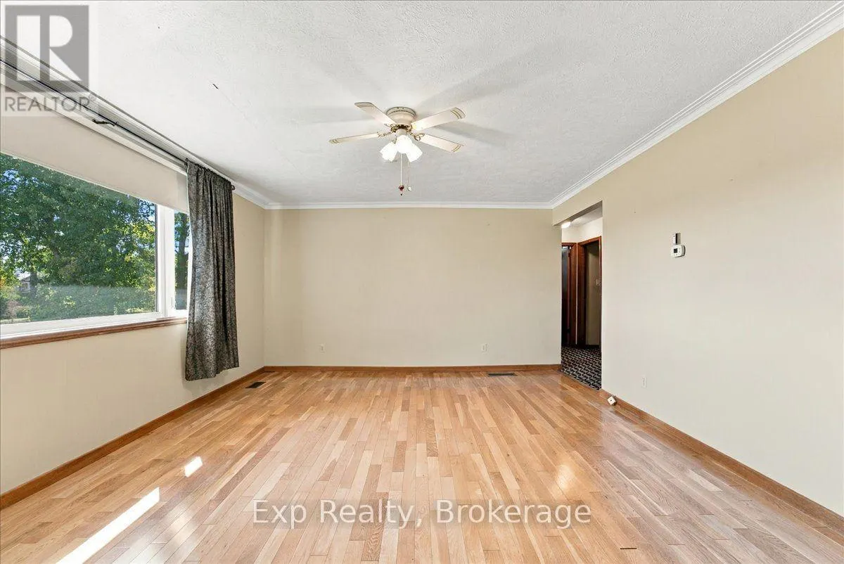 863 WEDGEWOOD COURT