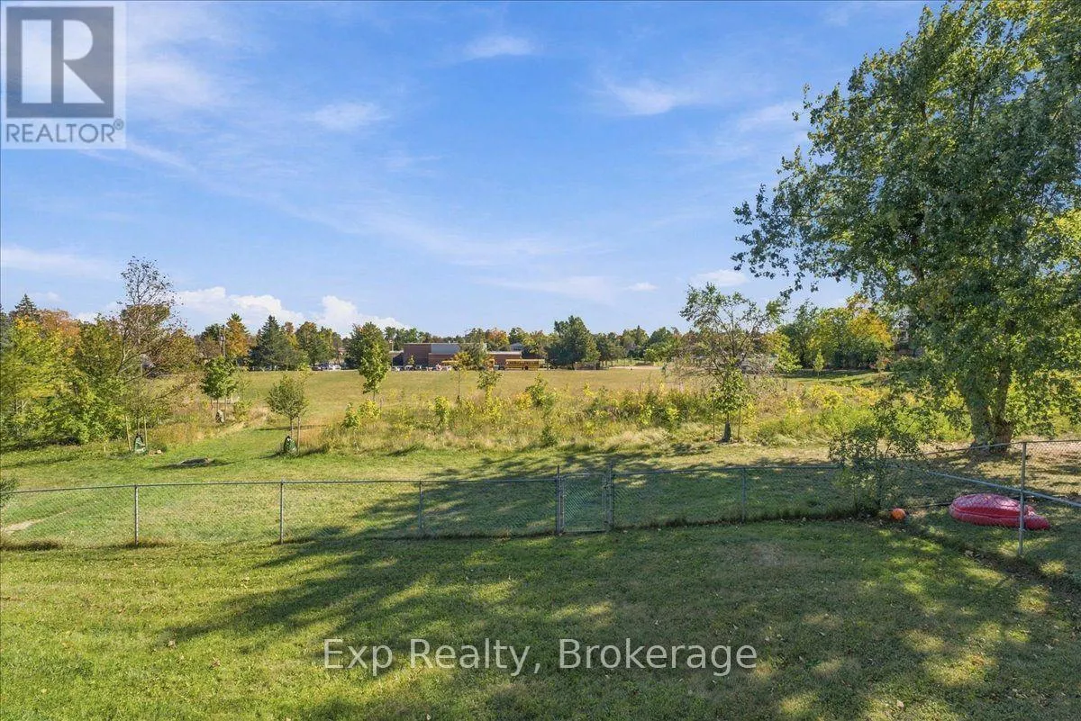 863 WEDGEWOOD COURT