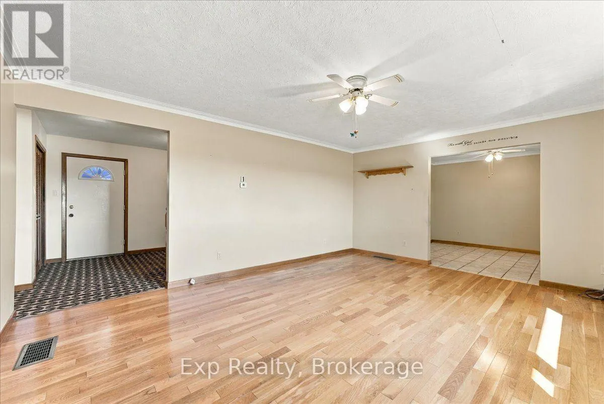 863 WEDGEWOOD COURT