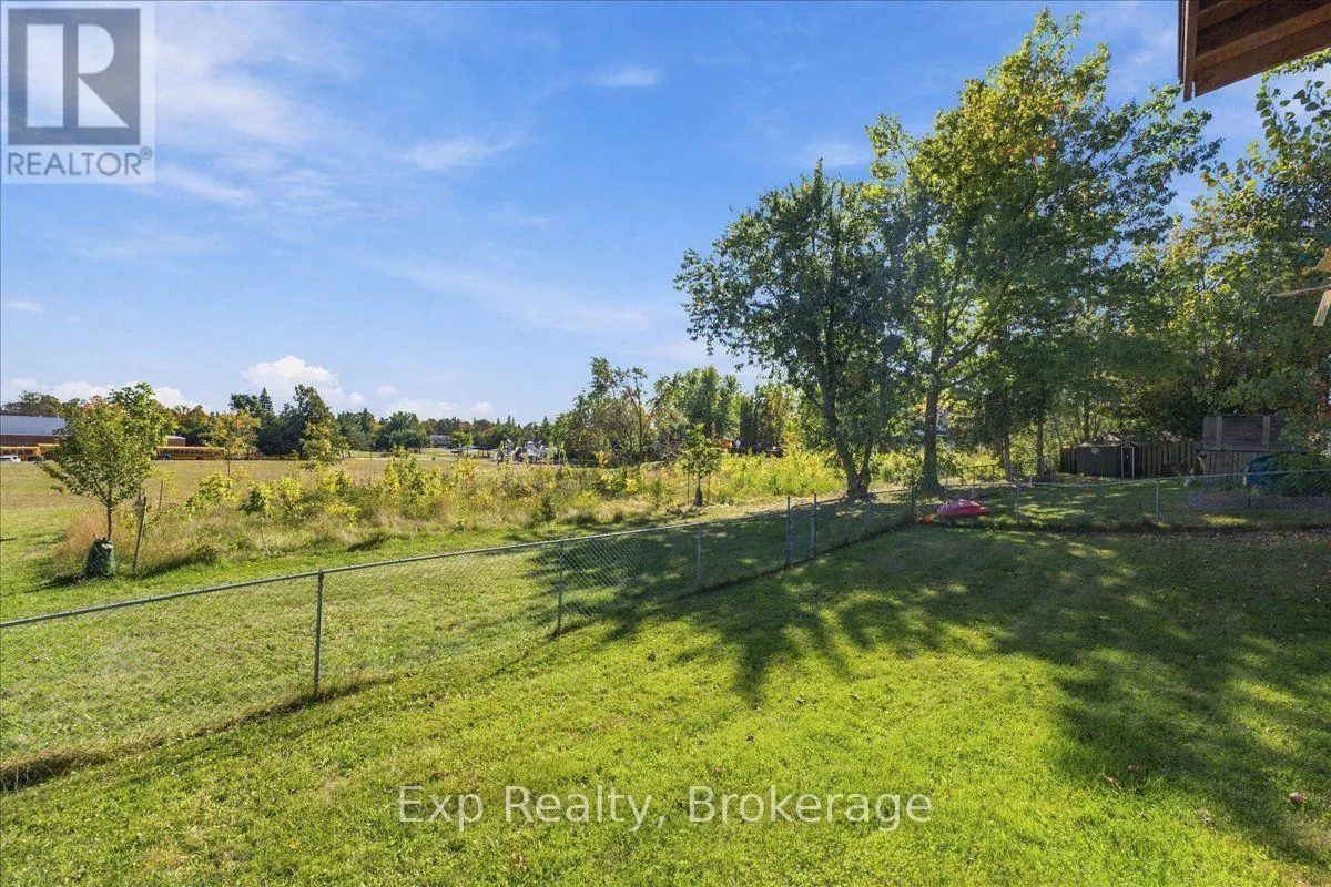 863 WEDGEWOOD COURT