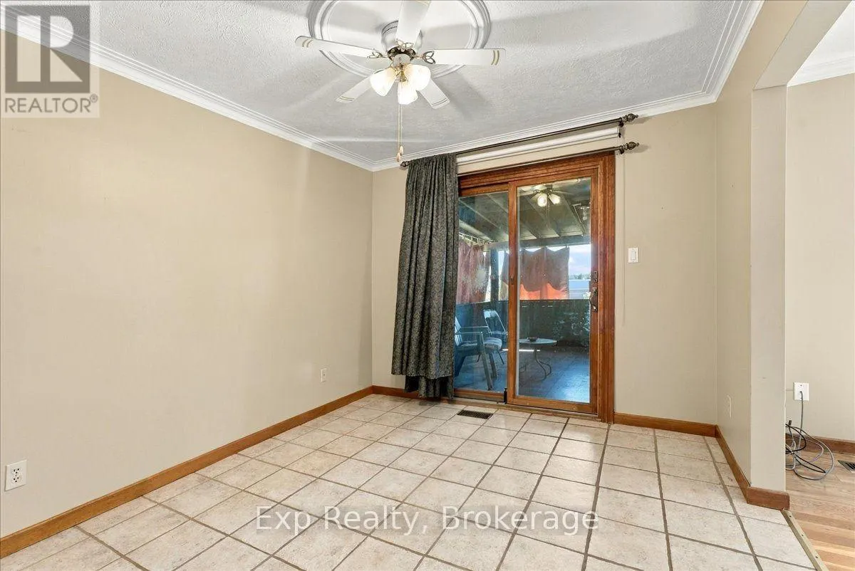 863 WEDGEWOOD COURT