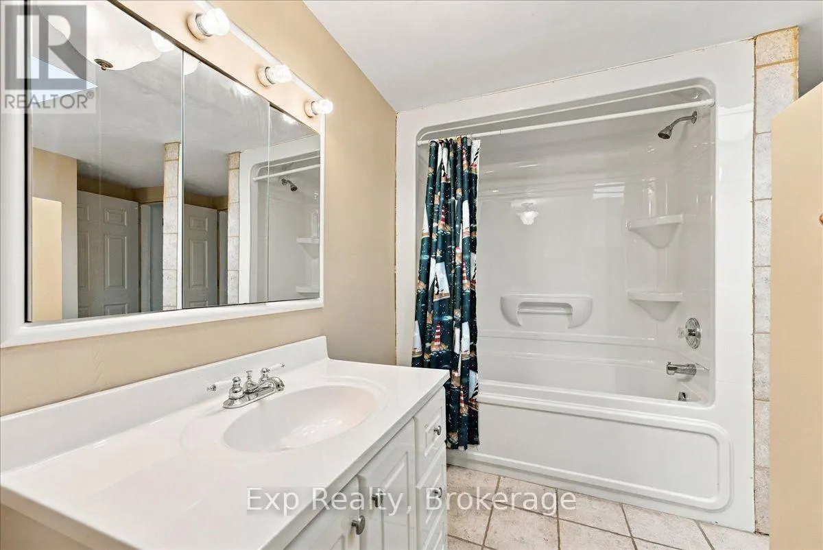 863 WEDGEWOOD COURT
