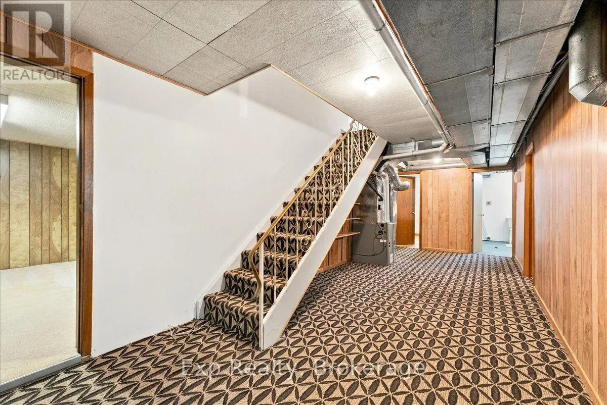 863 WEDGEWOOD COURT