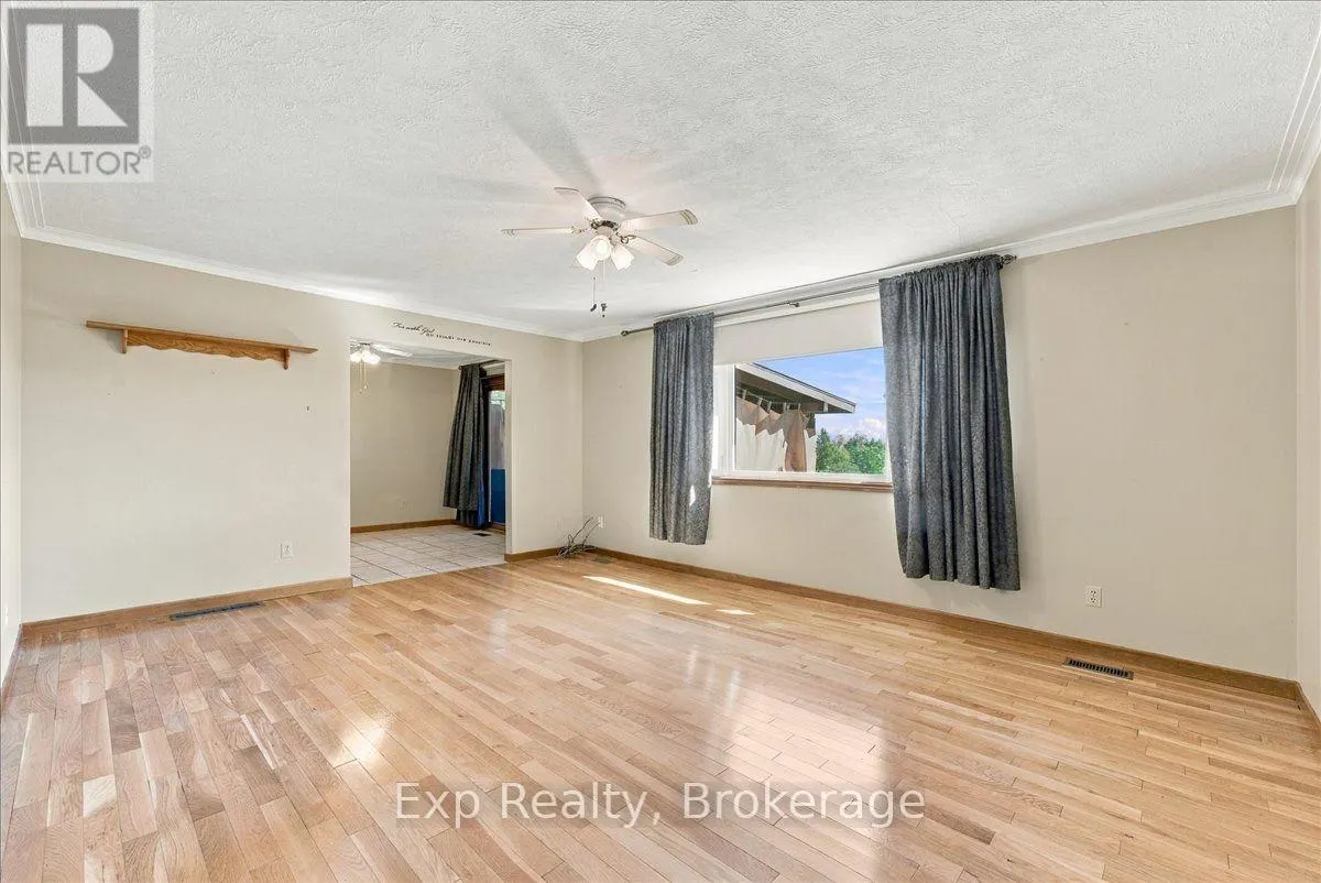 863 WEDGEWOOD COURT