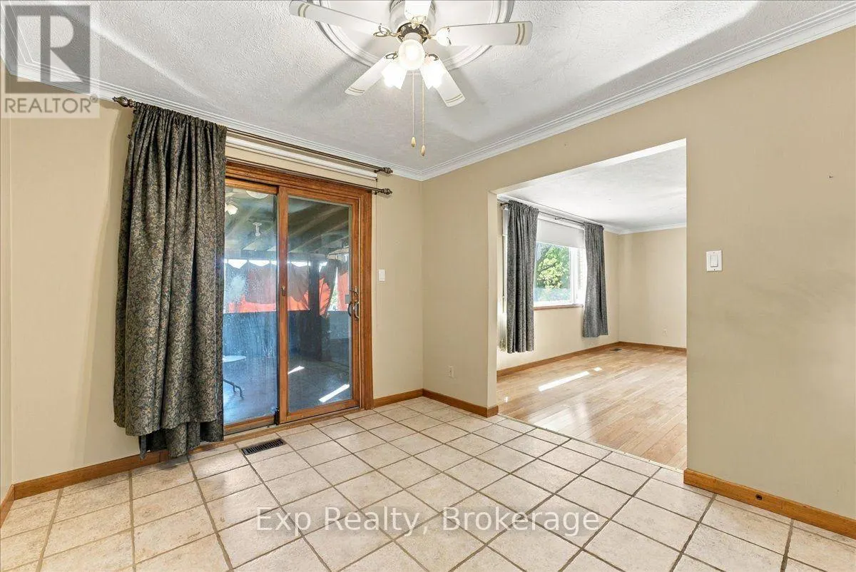 863 WEDGEWOOD COURT