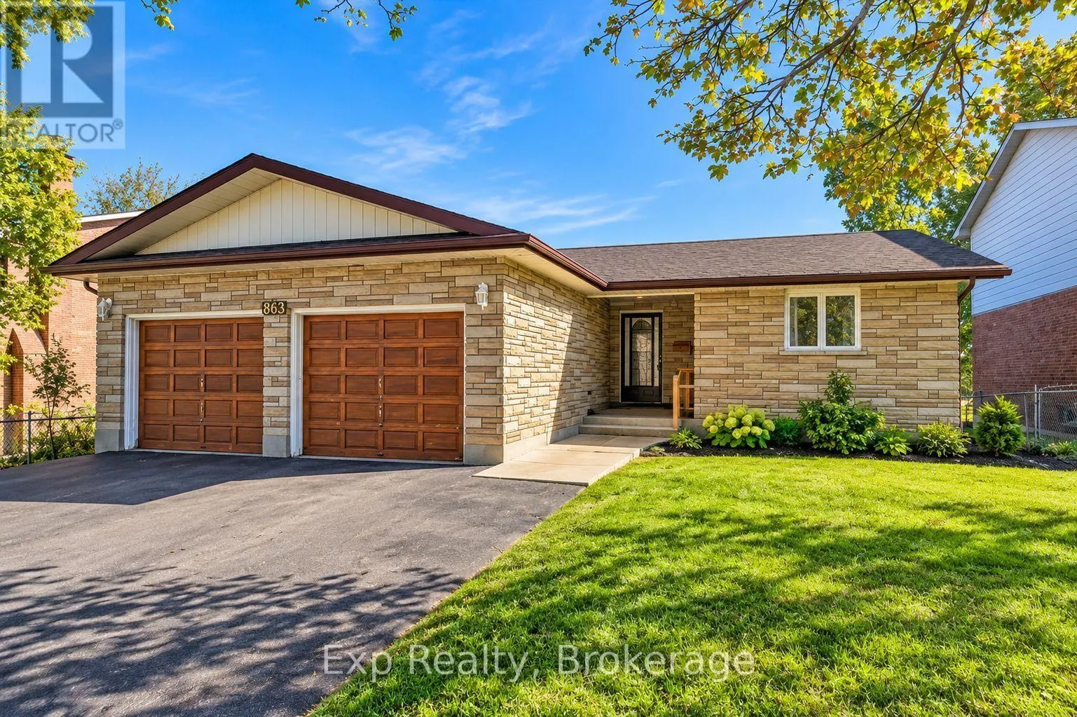 863 WEDGEWOOD COURT