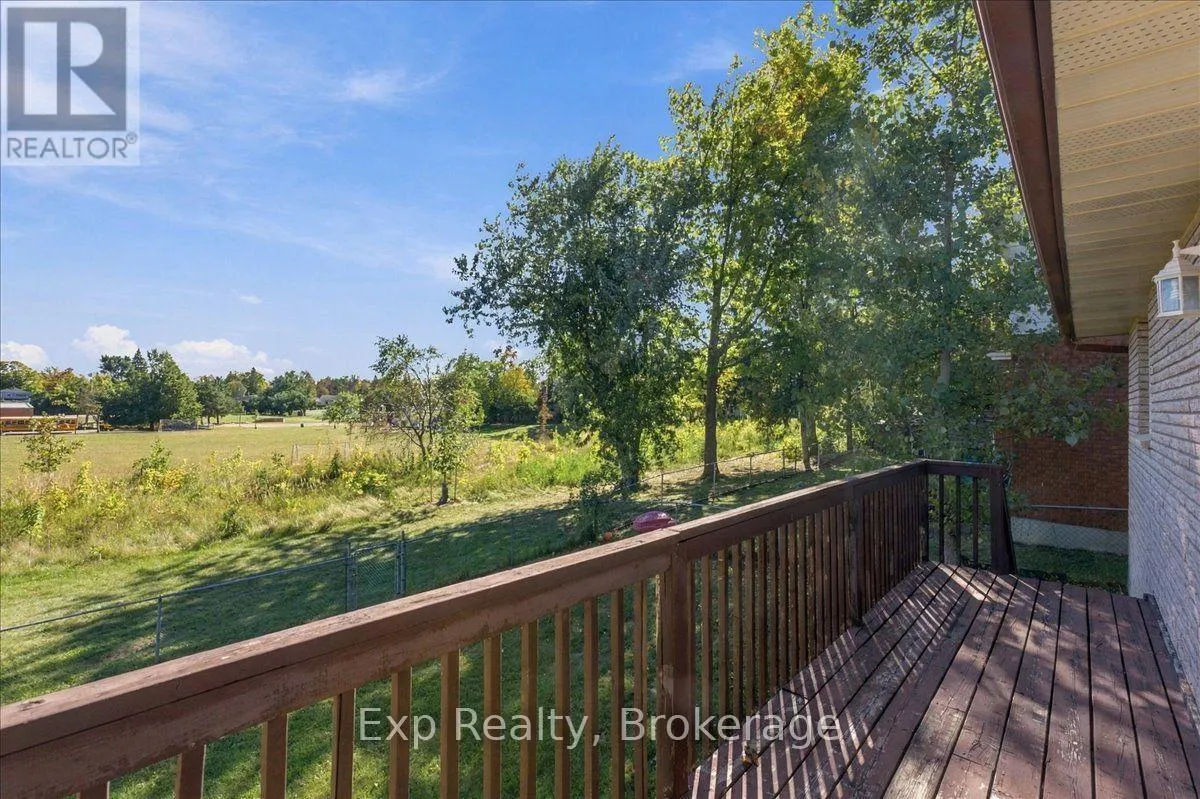 863 WEDGEWOOD COURT
