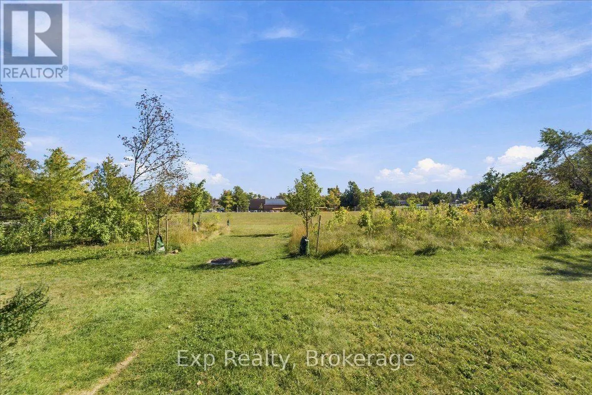 863 WEDGEWOOD COURT