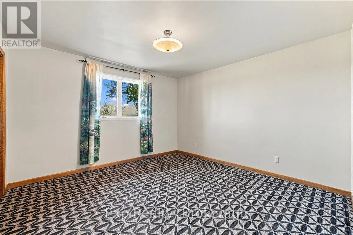 863 WEDGEWOOD COURT