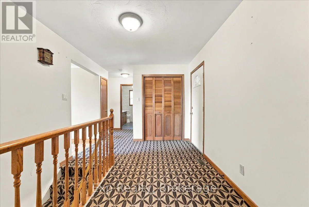 863 WEDGEWOOD COURT