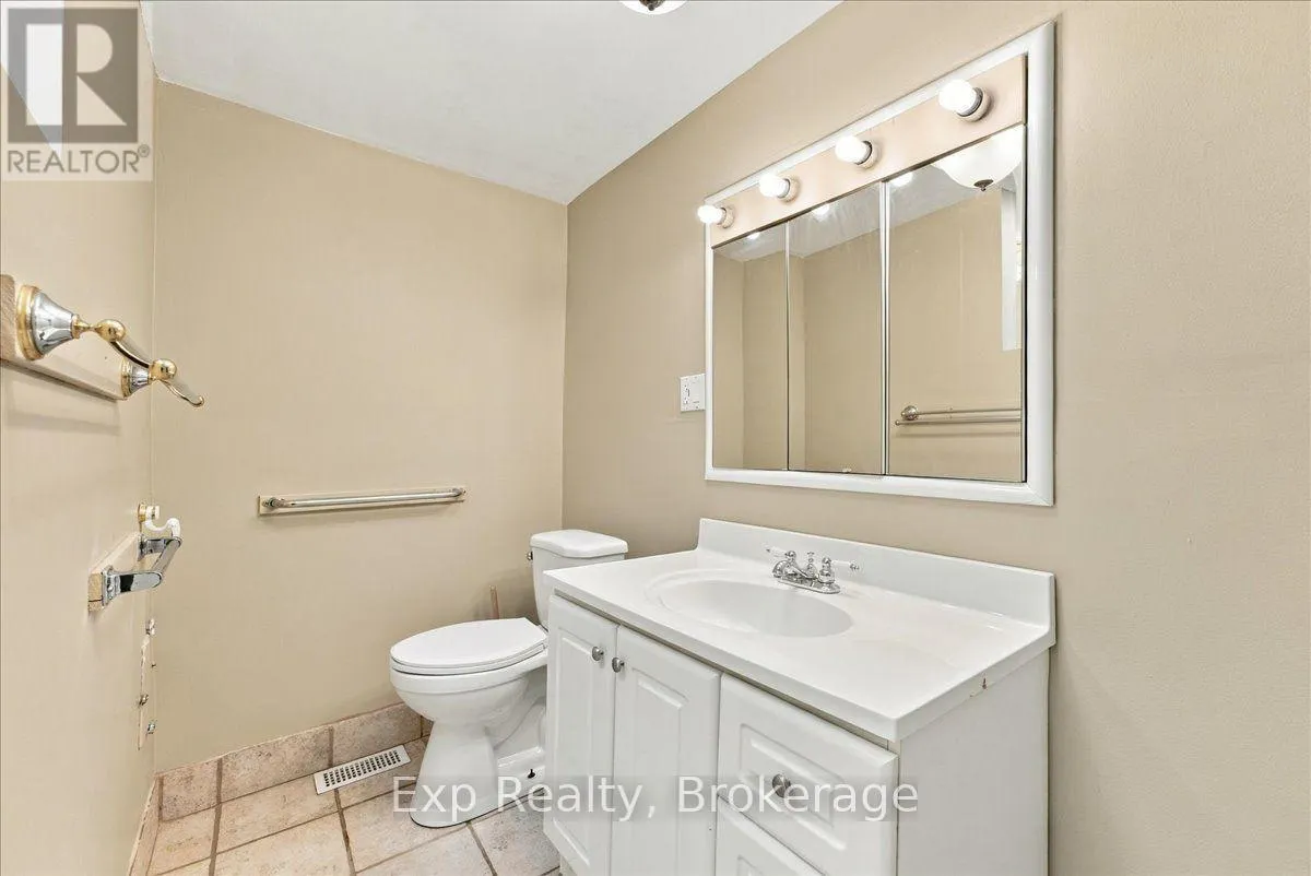 863 WEDGEWOOD COURT