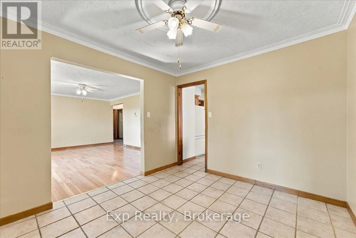 863 WEDGEWOOD COURT