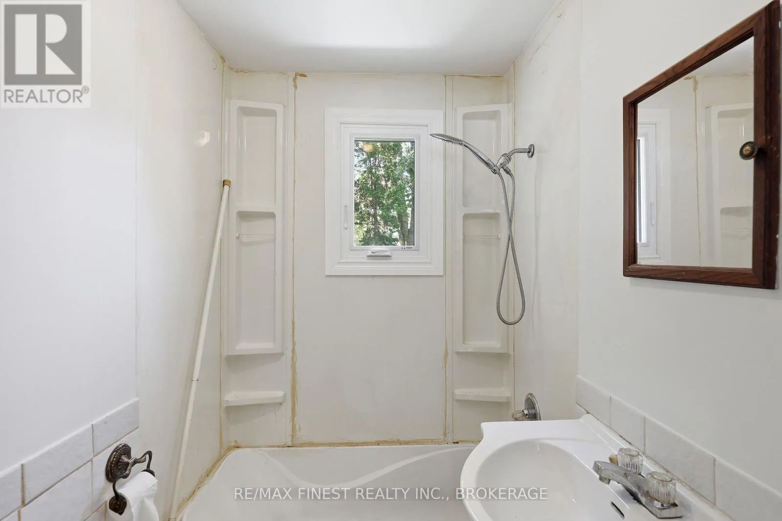 734 PORTSMOUTH AVENUE