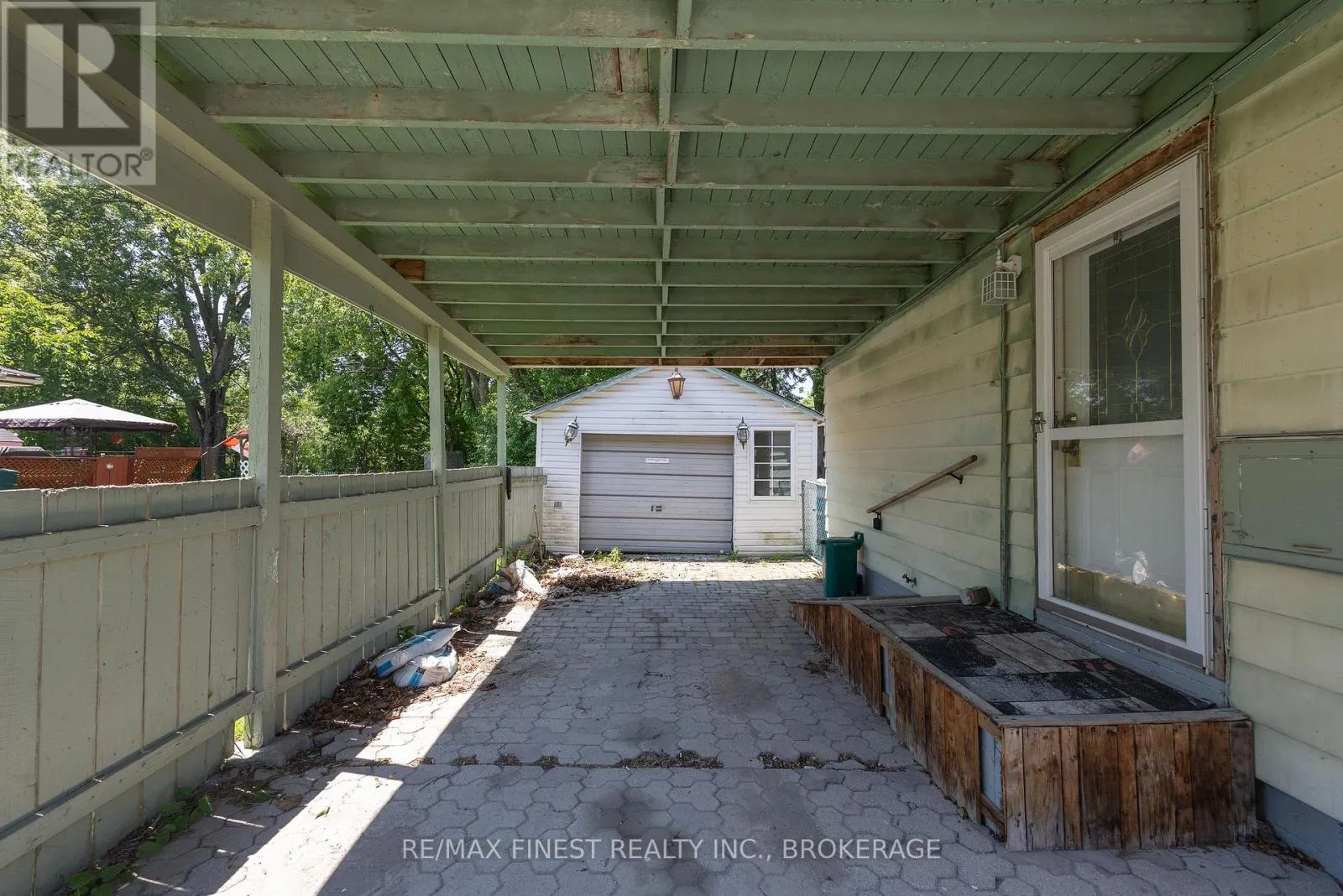 734 PORTSMOUTH AVENUE
