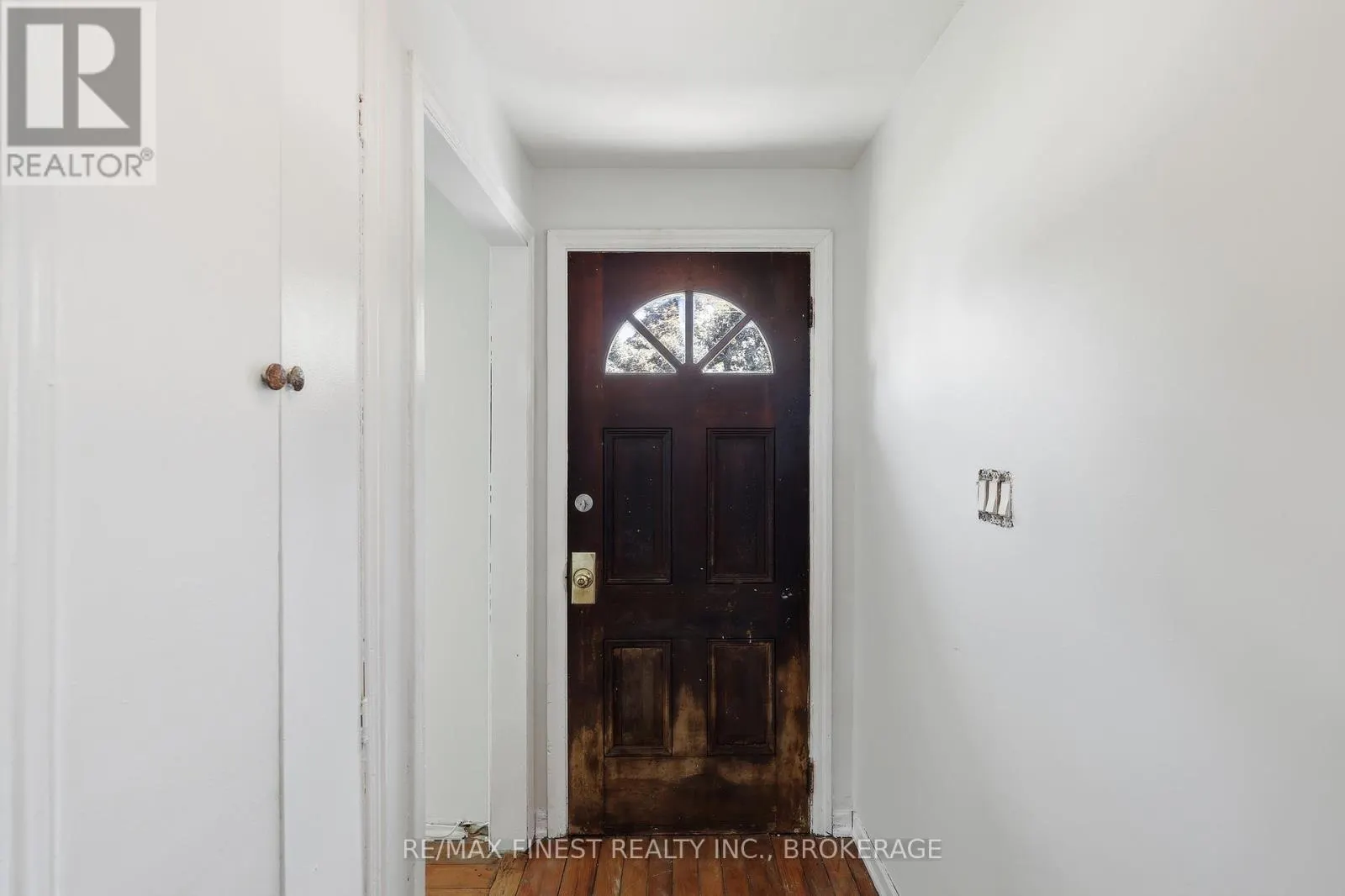 734 PORTSMOUTH AVENUE