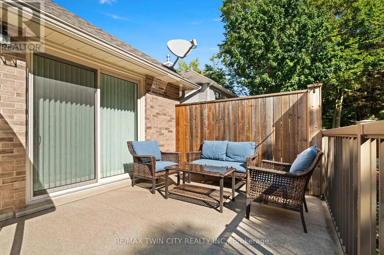 648 BAYHAMPTON CRESCENT