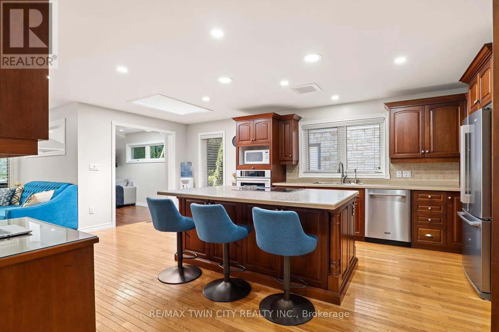 648 BAYHAMPTON CRESCENT