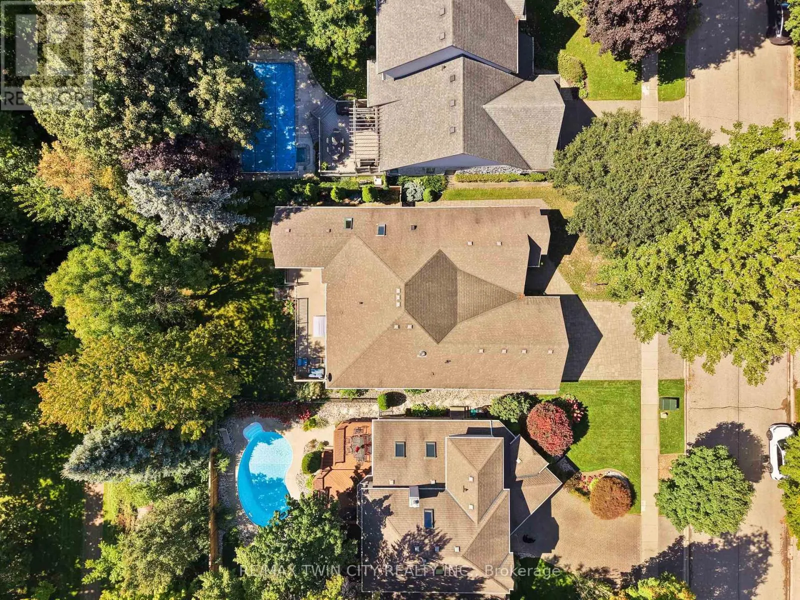 648 BAYHAMPTON CRESCENT