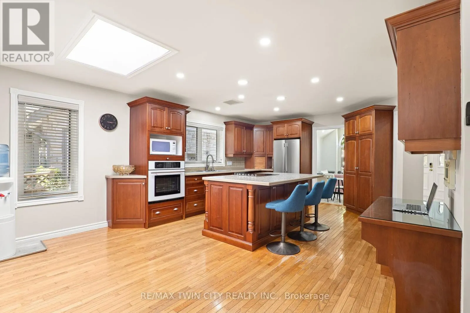 648 BAYHAMPTON CRESCENT