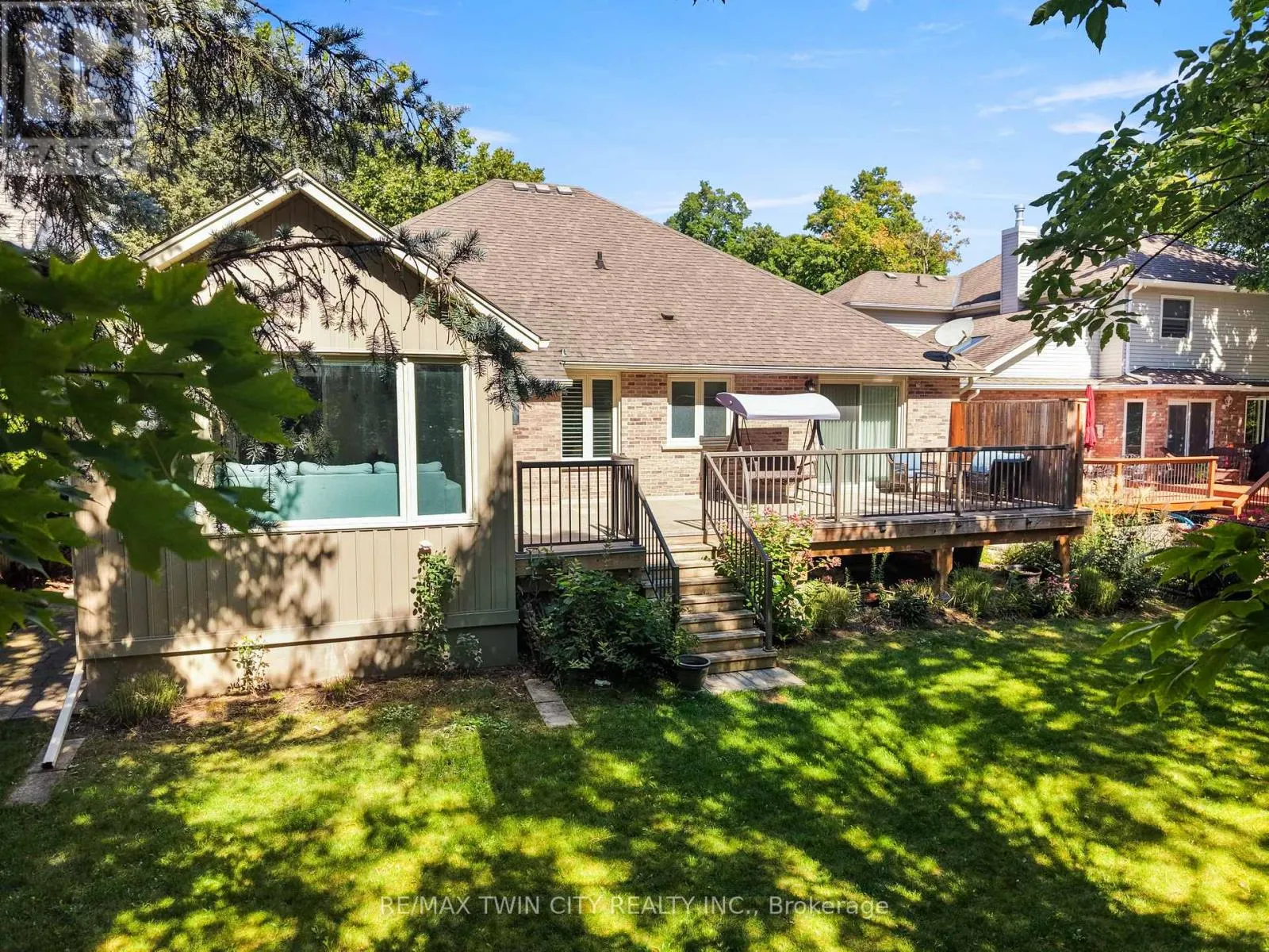 648 BAYHAMPTON CRESCENT