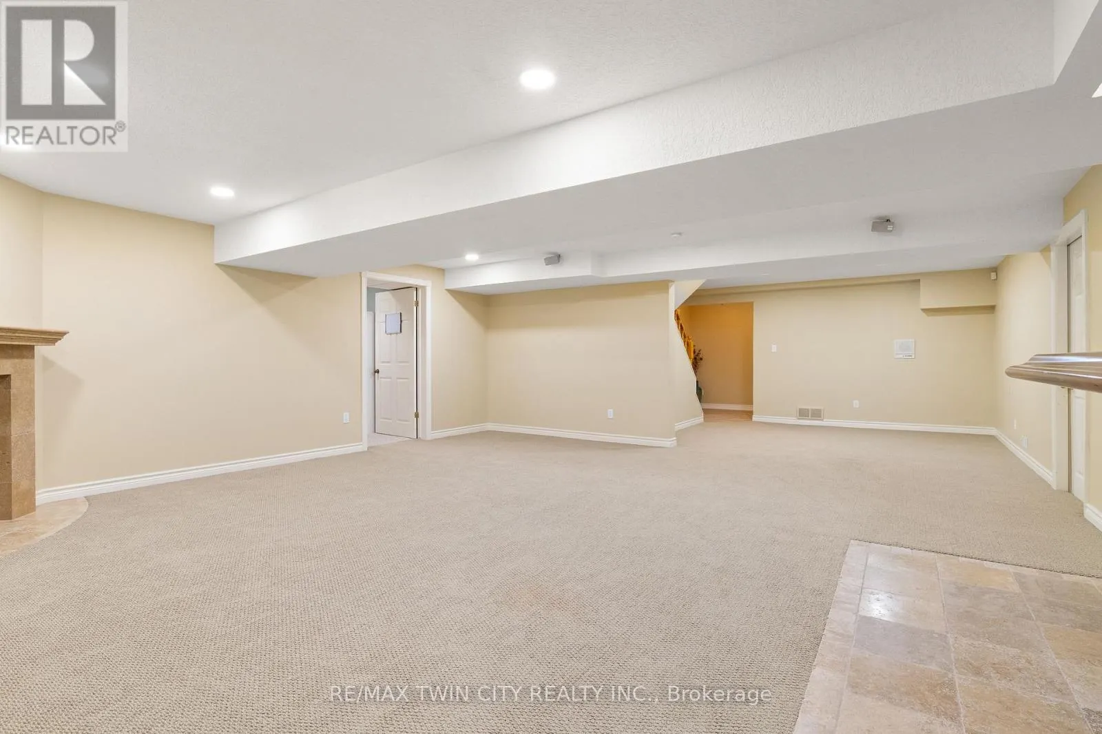 648 BAYHAMPTON CRESCENT