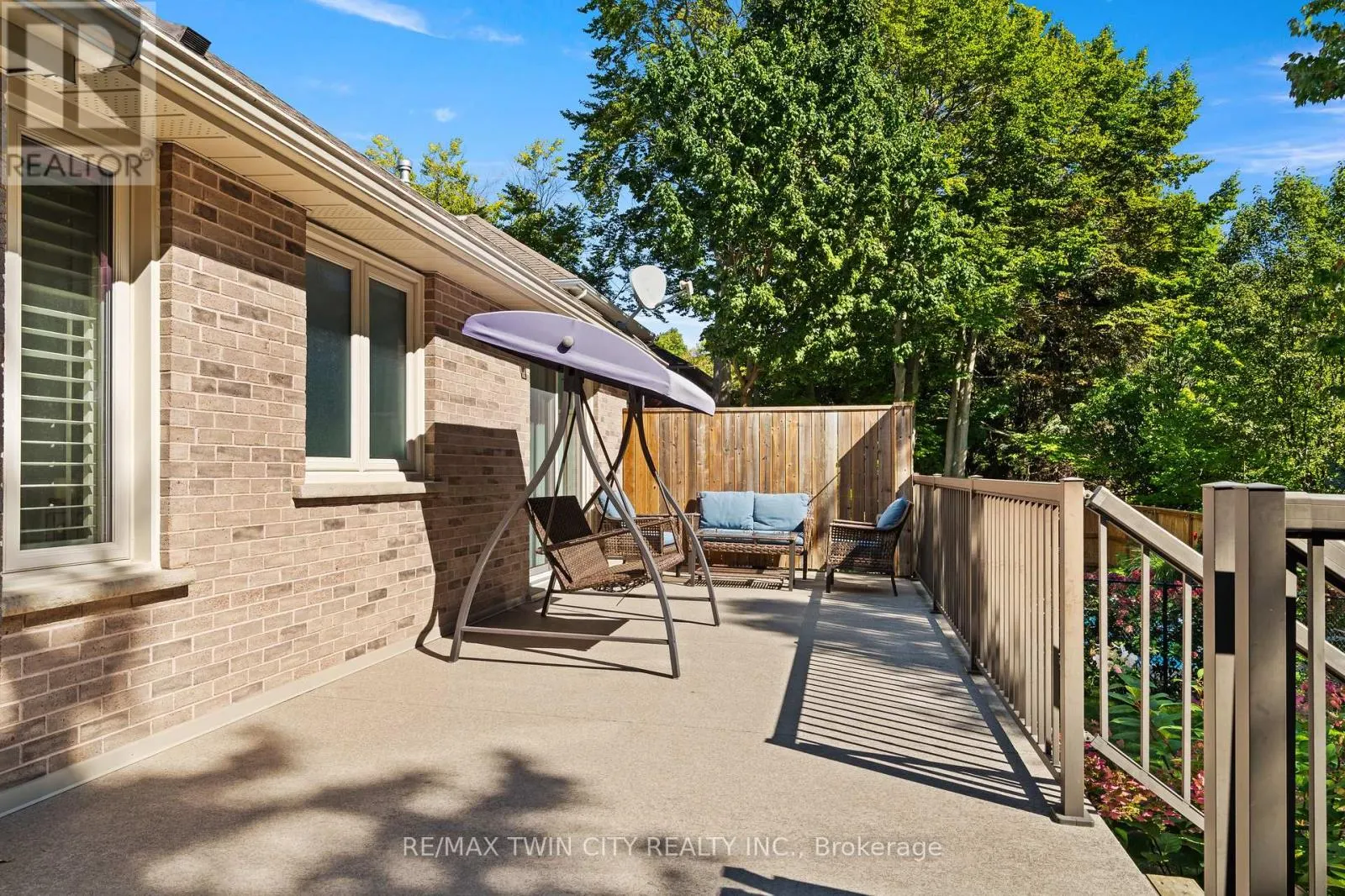 648 BAYHAMPTON CRESCENT