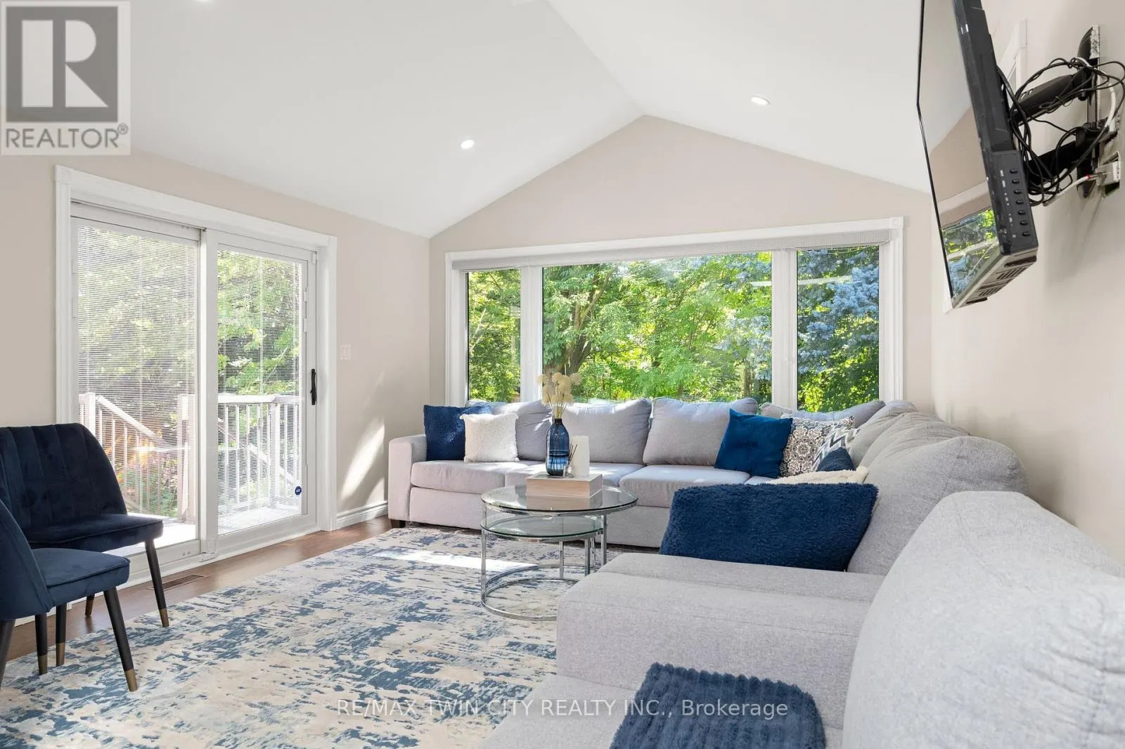 648 BAYHAMPTON CRESCENT