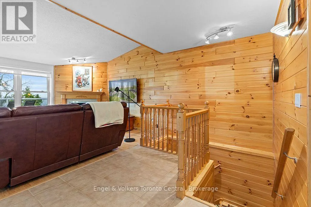 172 QUEENS BUSH DR DRIVE