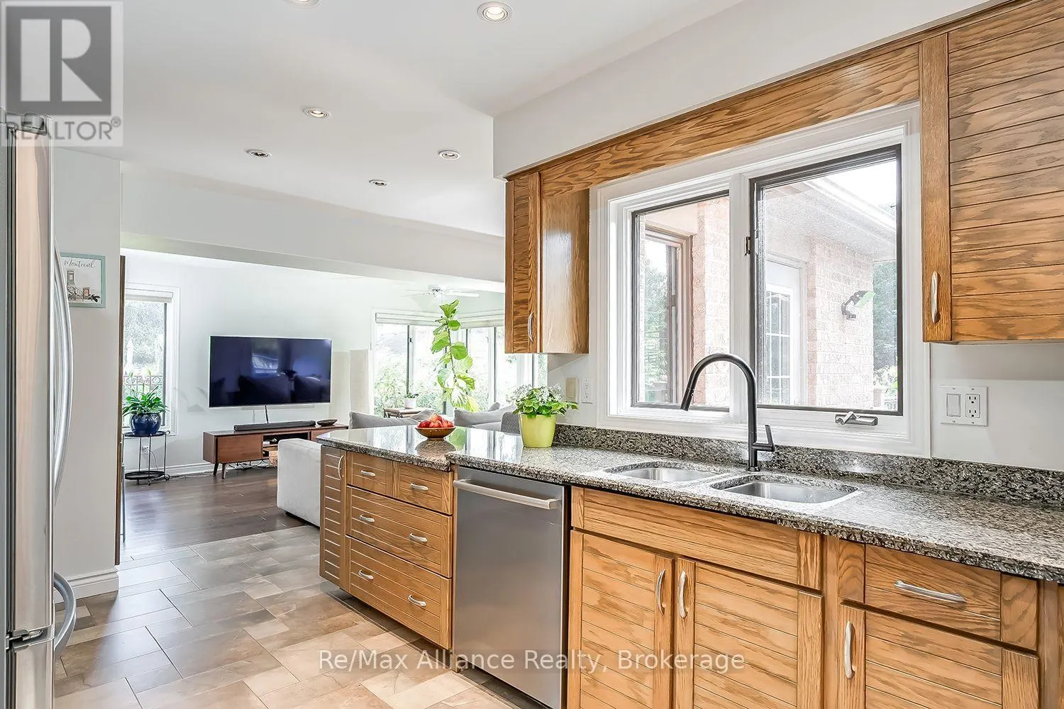 31 MEANDER CLOSE