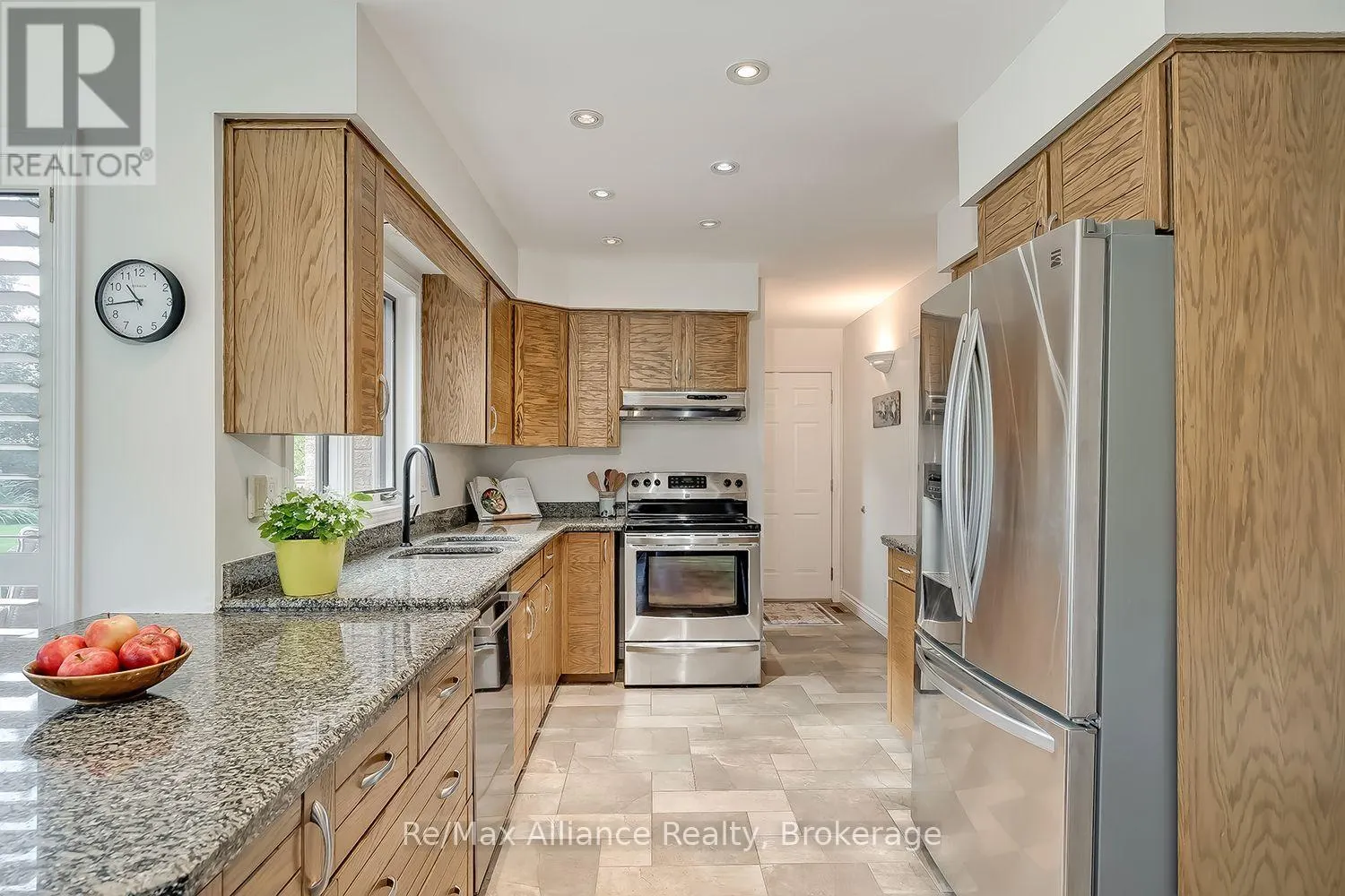 31 MEANDER CLOSE